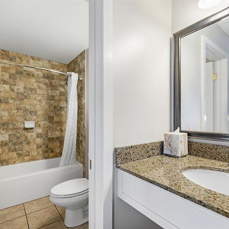 Best Western Plus Windjammer Inn & Conference Center Burlington Exterior photo