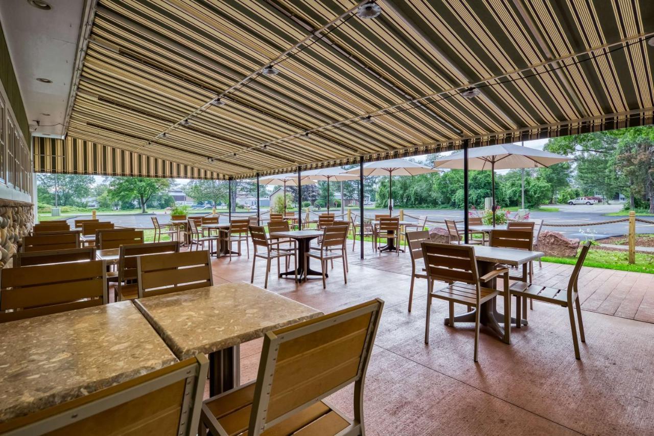 Best Western Plus Windjammer Inn & Conference Center Burlington Exterior photo