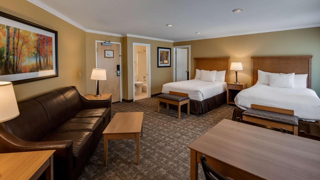 Best Western Plus Windjammer Inn & Conference Center Burlington Exterior photo