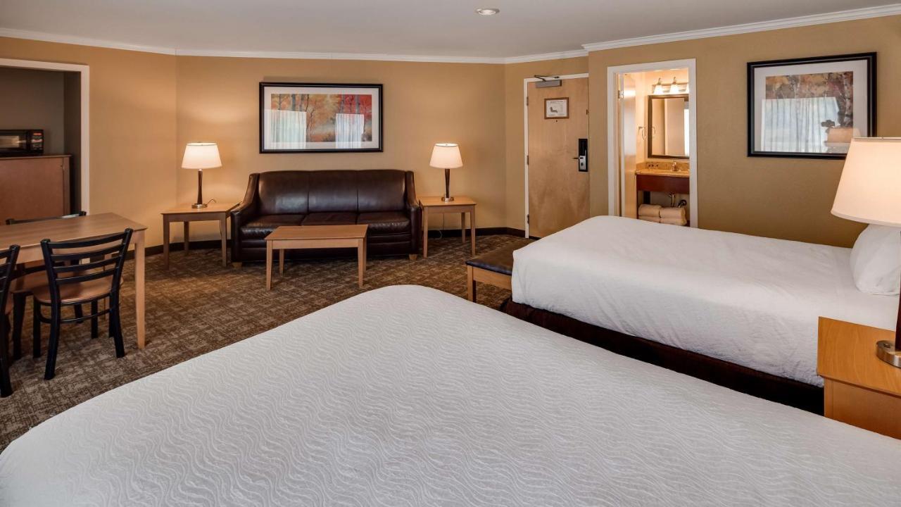 Best Western Plus Windjammer Inn & Conference Center Burlington Exterior photo