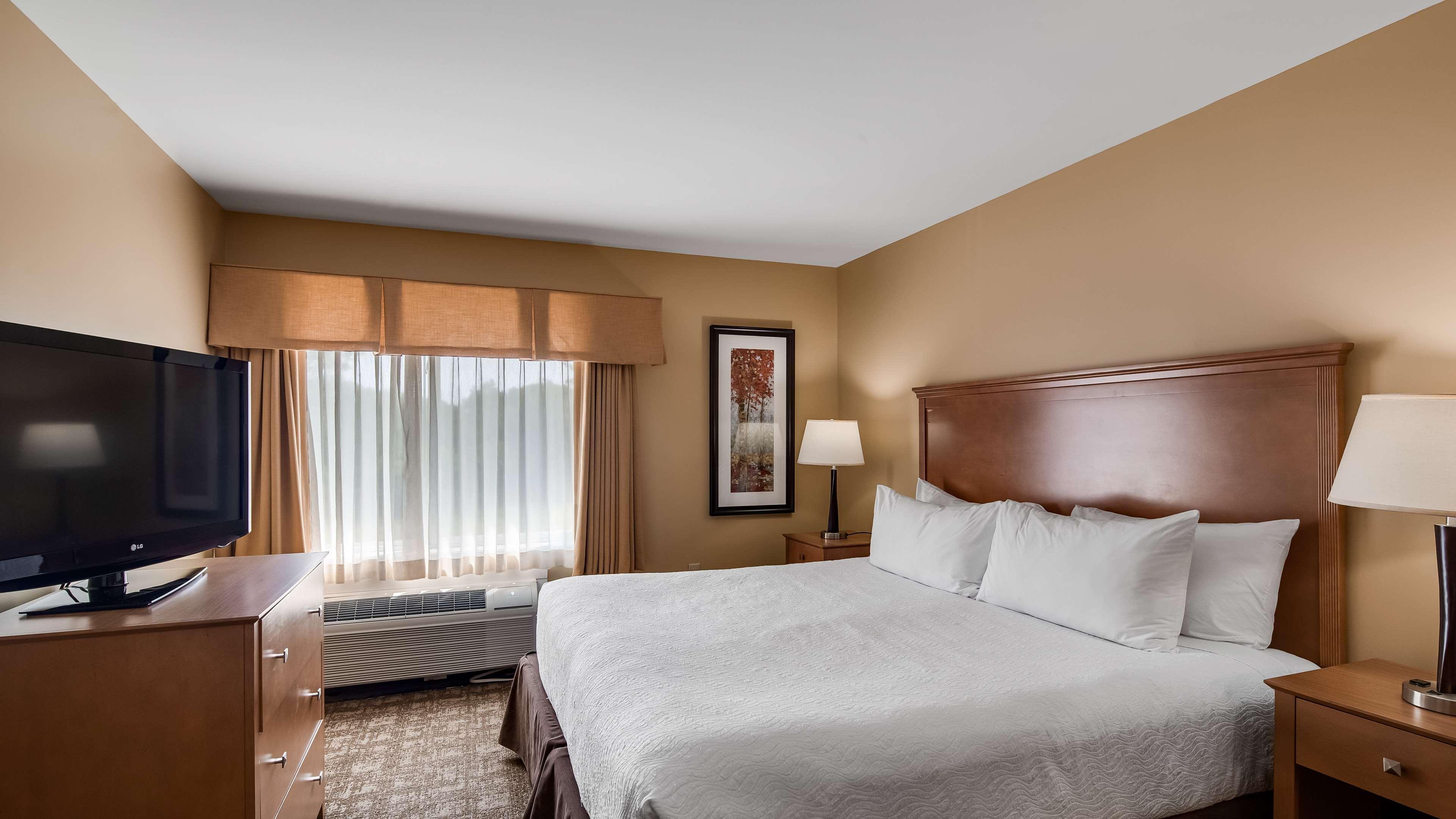 Best Western Plus Windjammer Inn & Conference Center Burlington Exterior photo