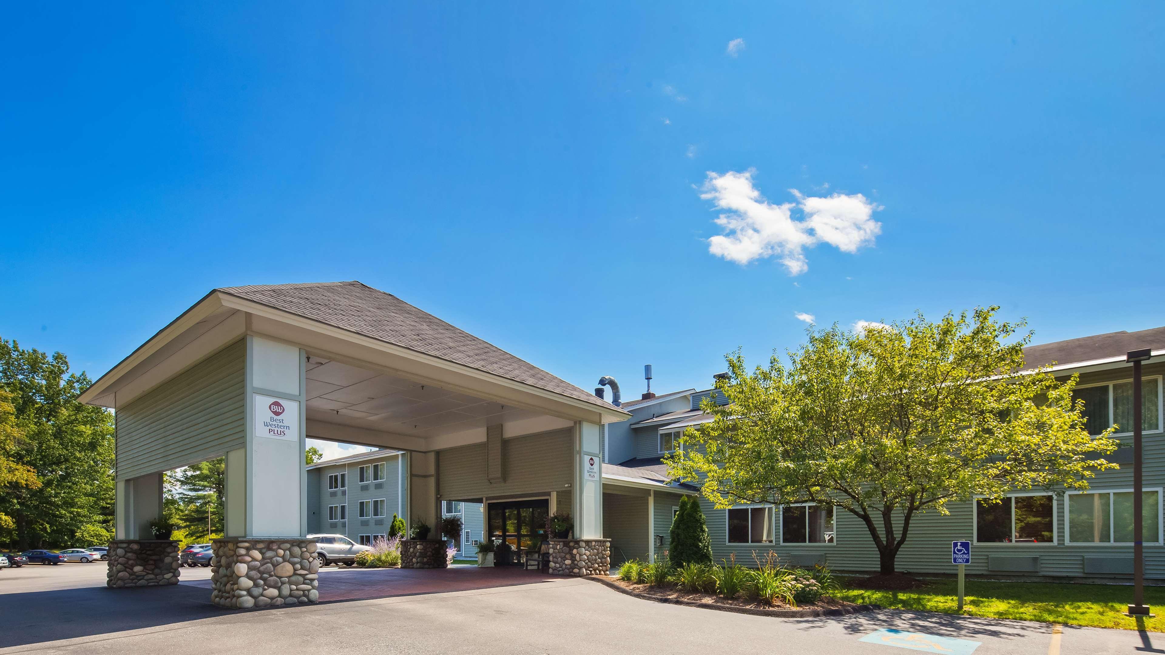 Best Western Plus Windjammer Inn & Conference Center Burlington Exterior photo
