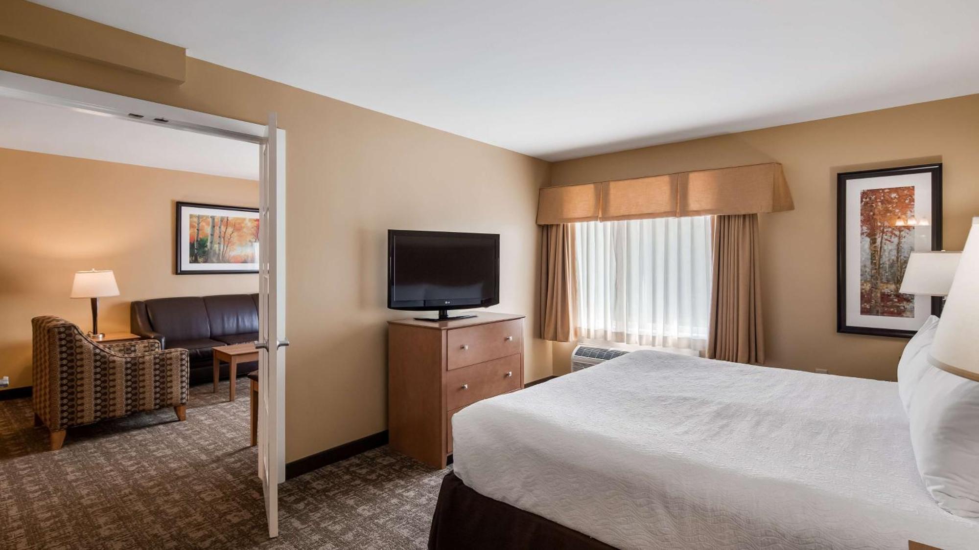 Best Western Plus Windjammer Inn & Conference Center Burlington Exterior photo