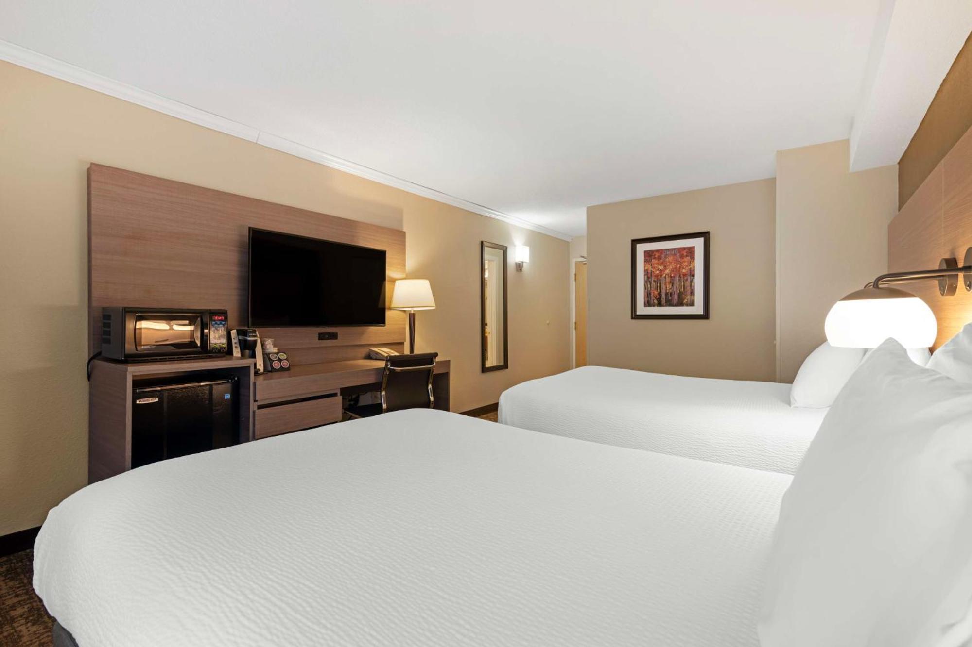 Best Western Plus Windjammer Inn & Conference Center Burlington Exterior photo