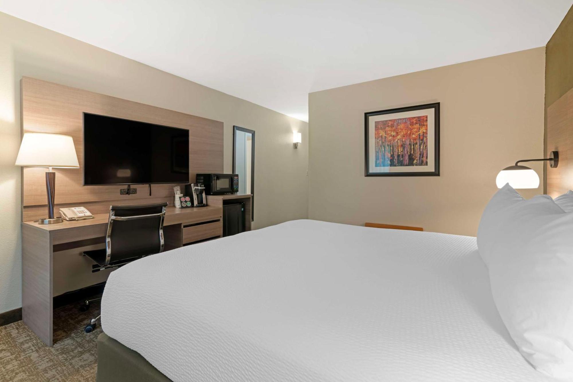 Best Western Plus Windjammer Inn & Conference Center Burlington Exterior photo