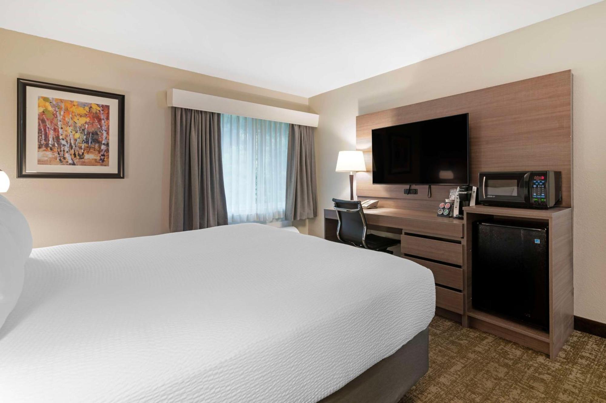 Best Western Plus Windjammer Inn & Conference Center Burlington Exterior photo