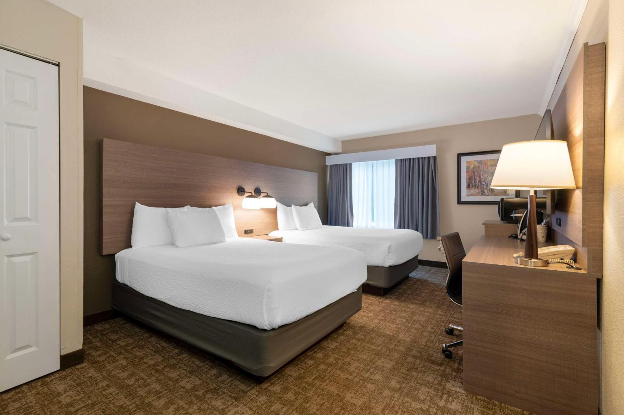 Best Western Plus Windjammer Inn & Conference Center Burlington Exterior photo