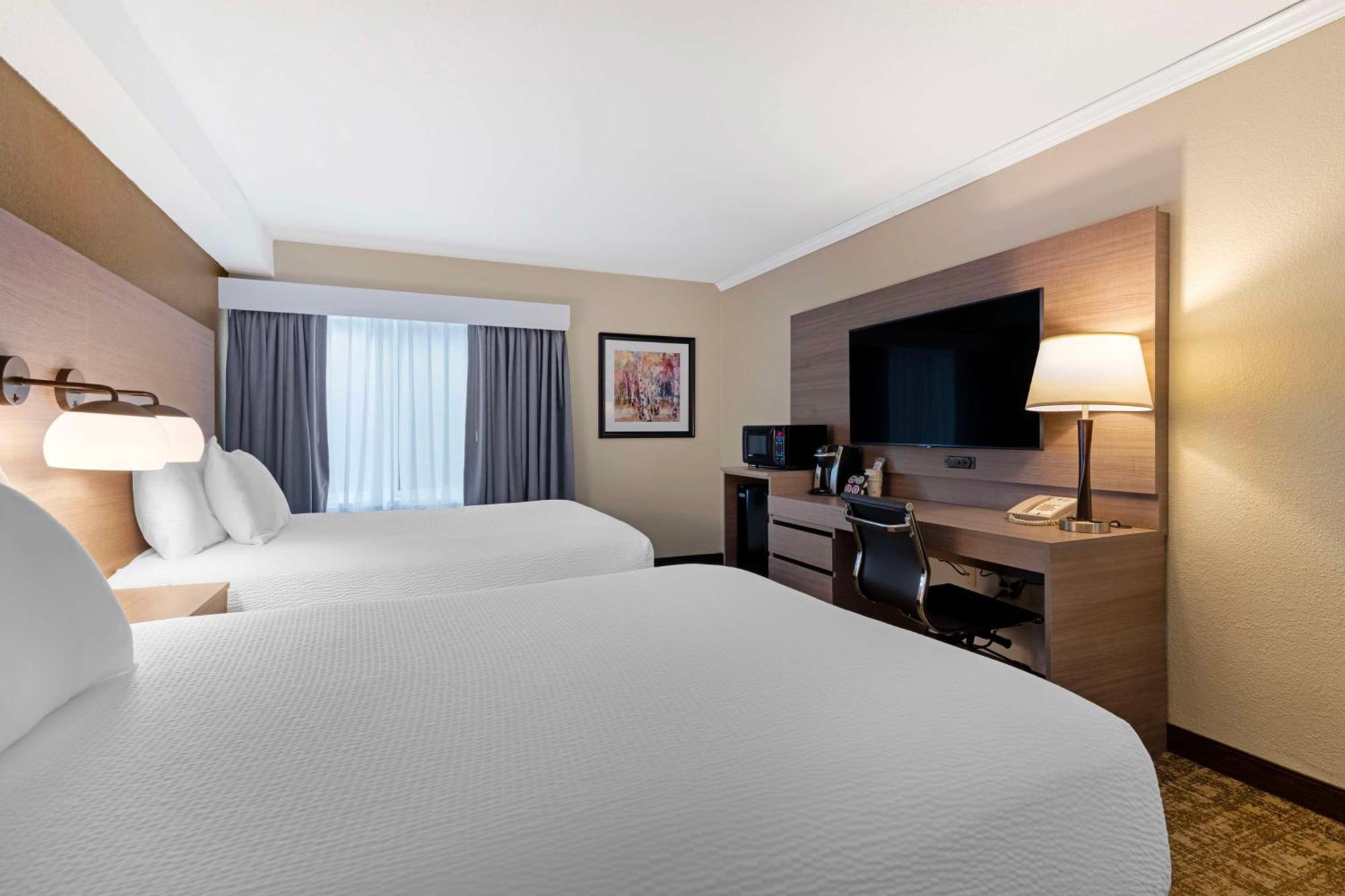 Best Western Plus Windjammer Inn & Conference Center Burlington Exterior photo
