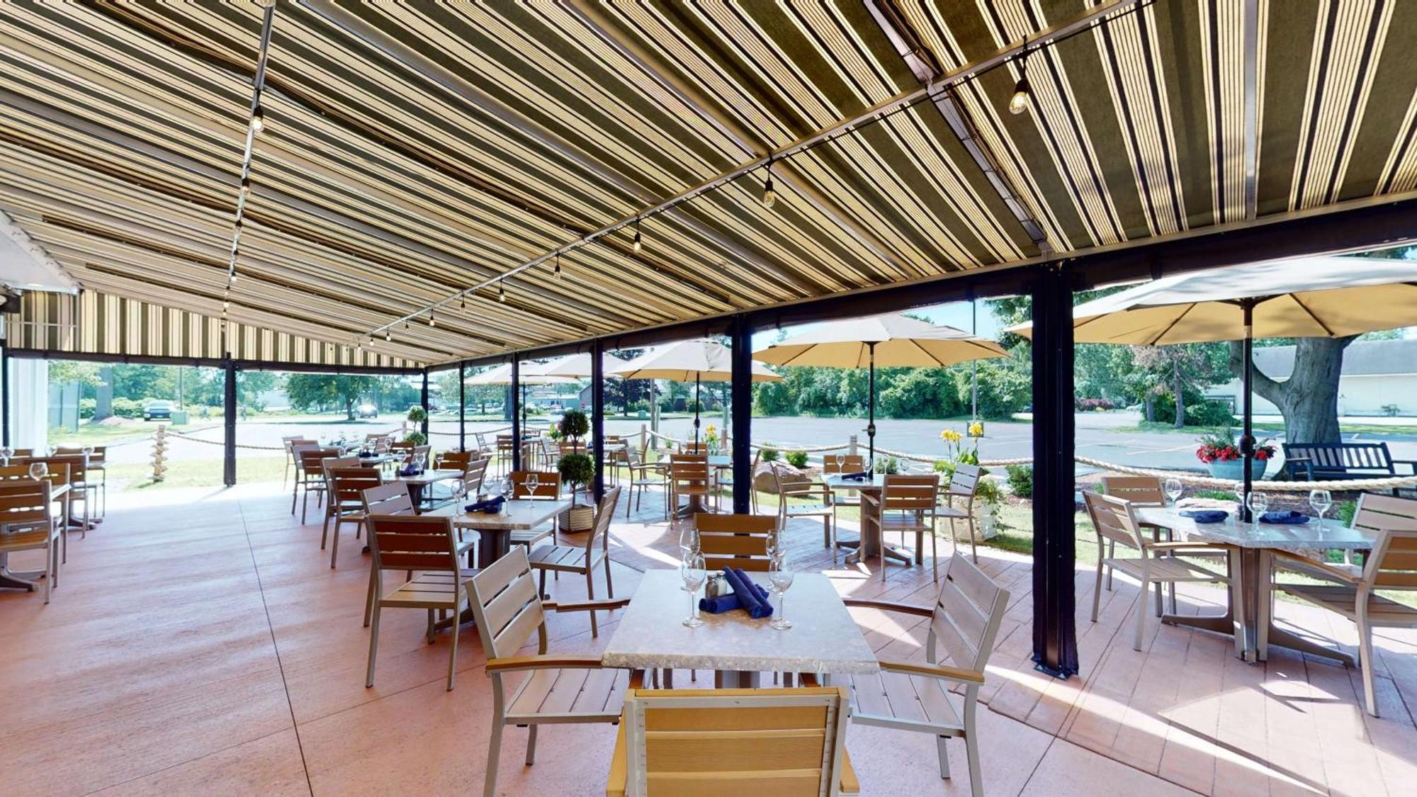 Best Western Plus Windjammer Inn & Conference Center Burlington Exterior photo