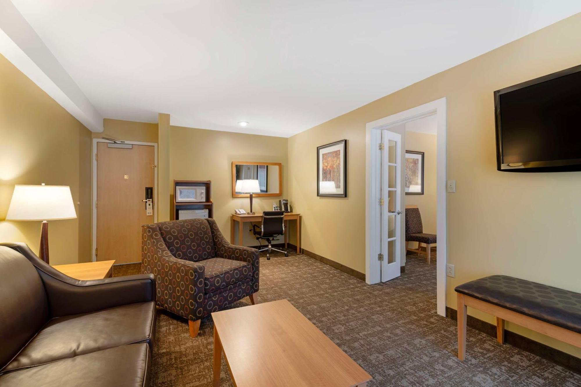 Best Western Plus Windjammer Inn & Conference Center Burlington Exterior photo