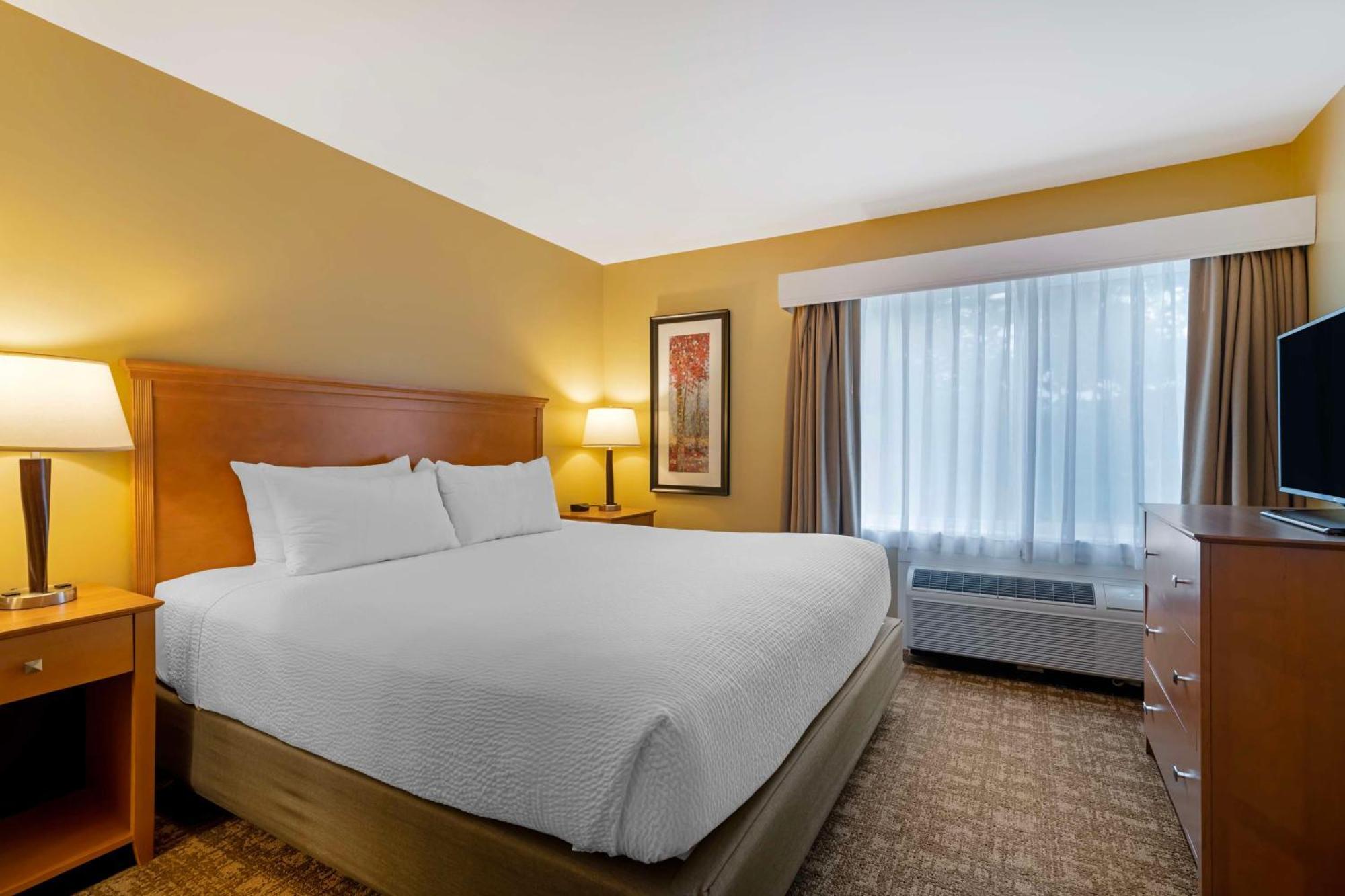 Best Western Plus Windjammer Inn & Conference Center Burlington Exterior photo