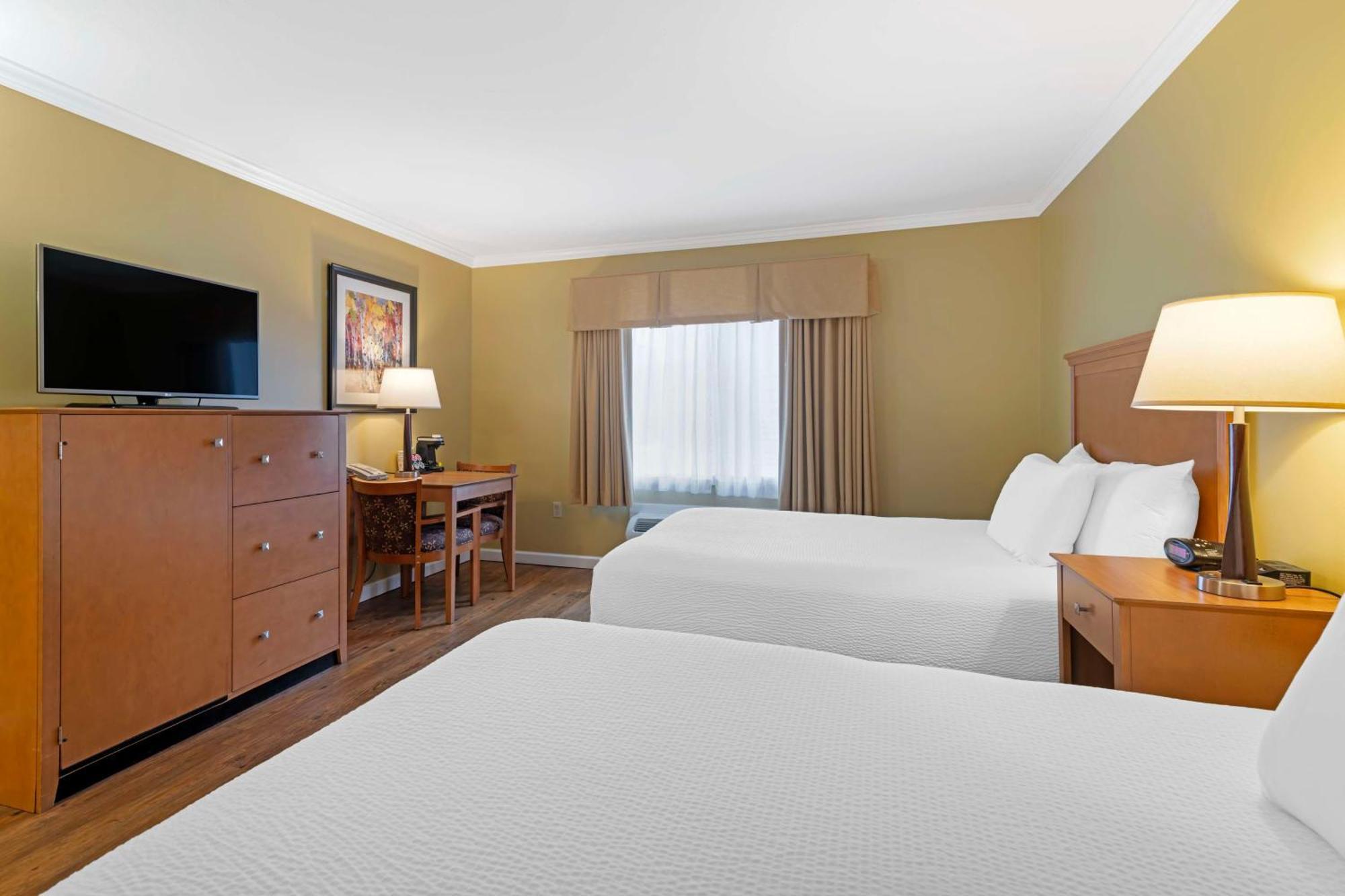 Best Western Plus Windjammer Inn & Conference Center Burlington Exterior photo