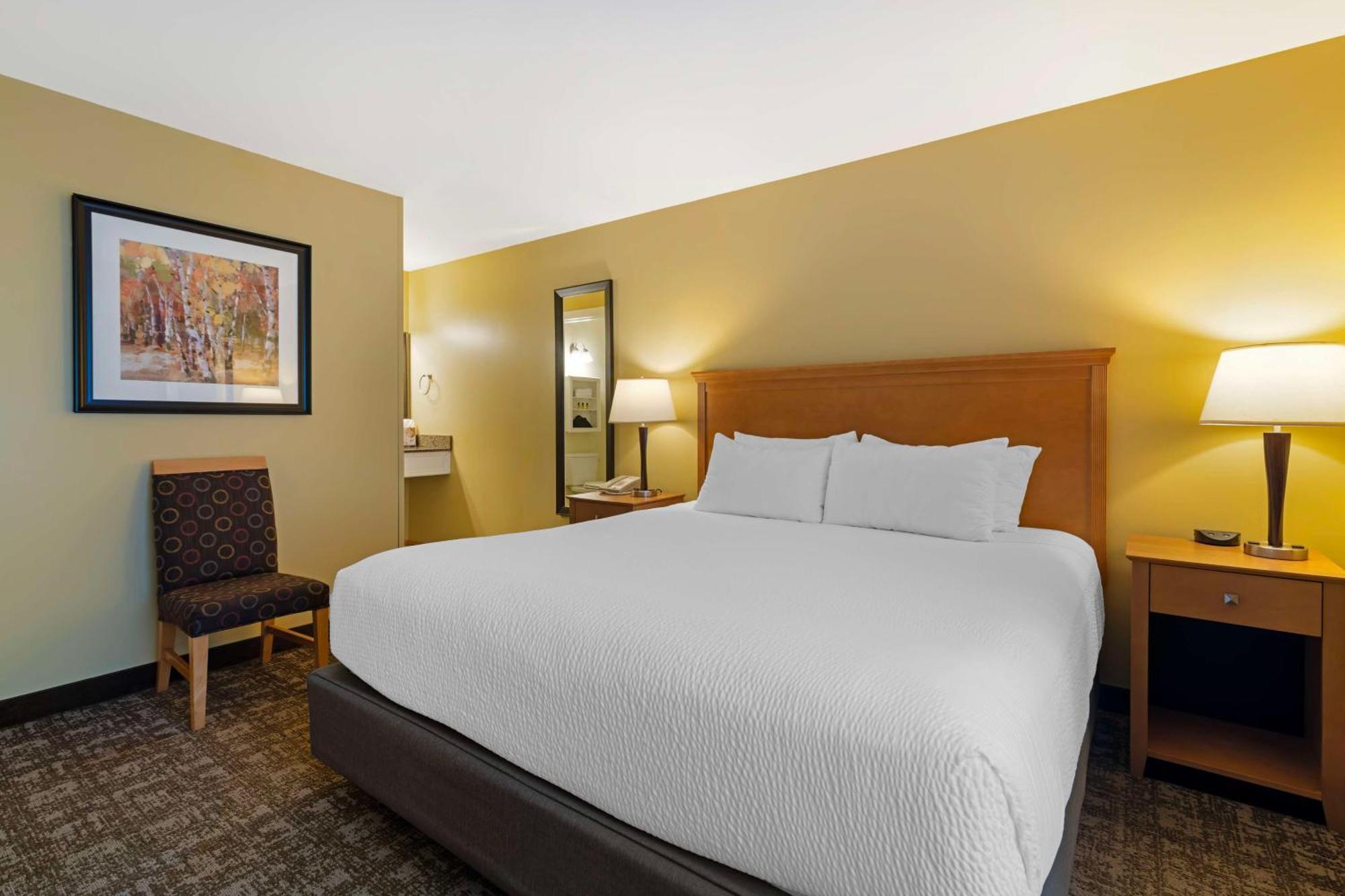 Best Western Plus Windjammer Inn & Conference Center Burlington Exterior photo