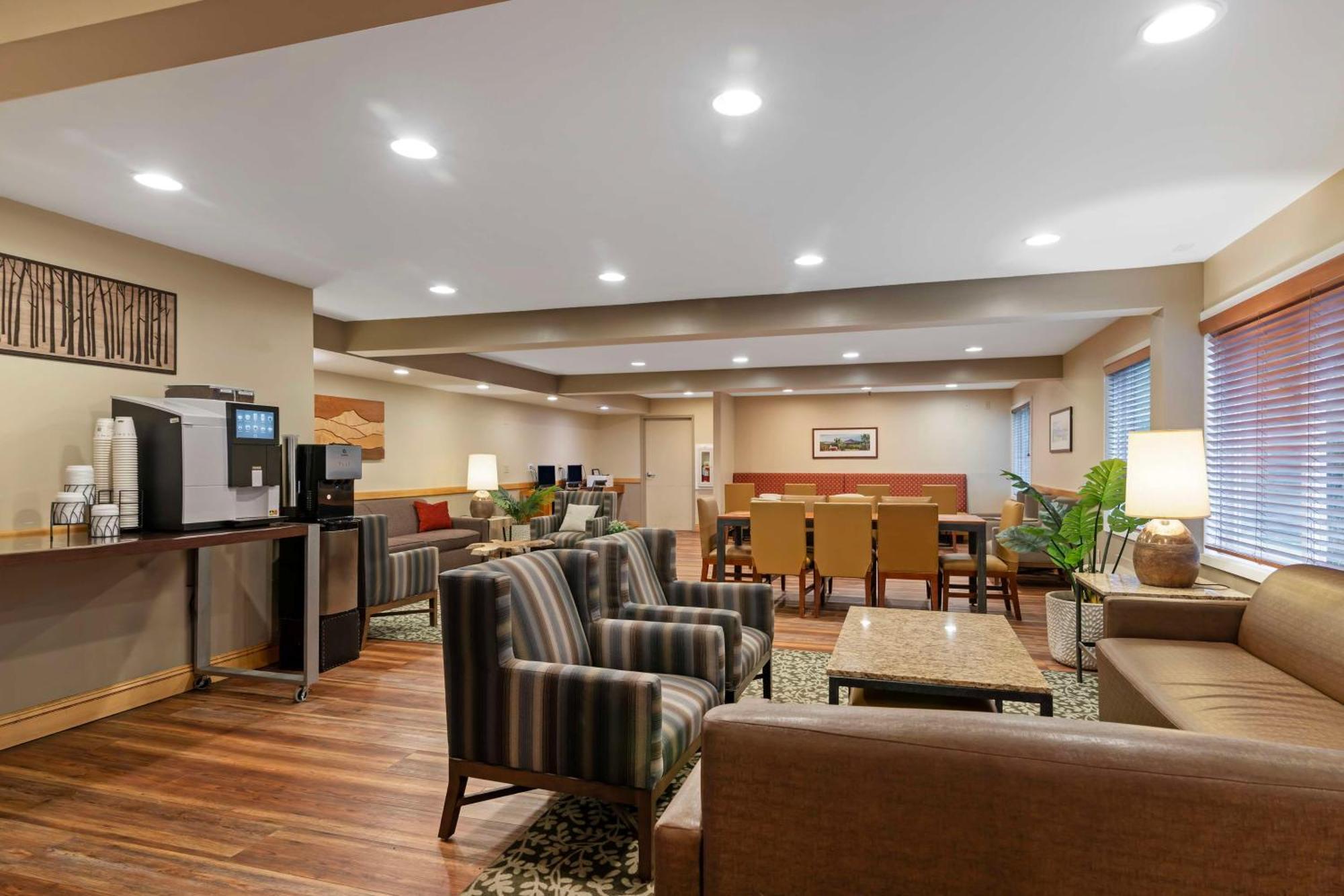 Best Western Plus Windjammer Inn & Conference Center Burlington Exterior photo