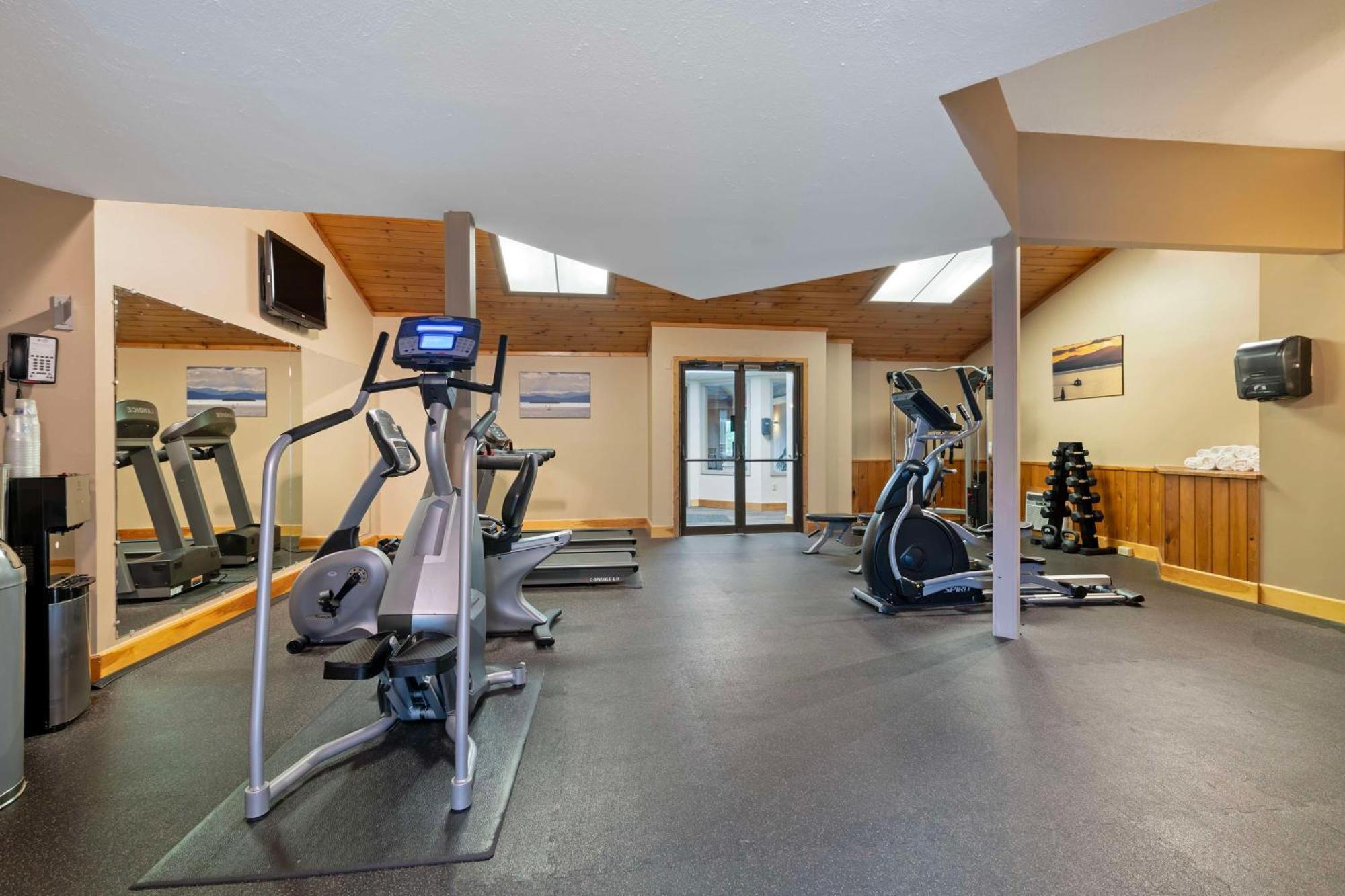 Best Western Plus Windjammer Inn & Conference Center Burlington Exterior photo