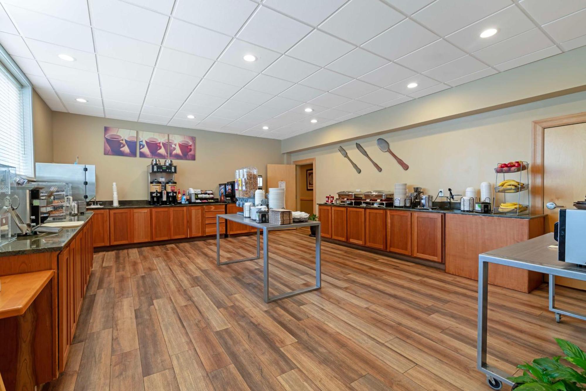 Best Western Plus Windjammer Inn & Conference Center Burlington Exterior photo