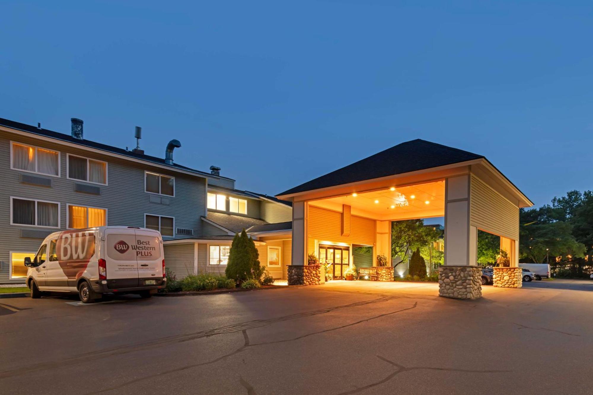 Best Western Plus Windjammer Inn & Conference Center Burlington Exterior photo