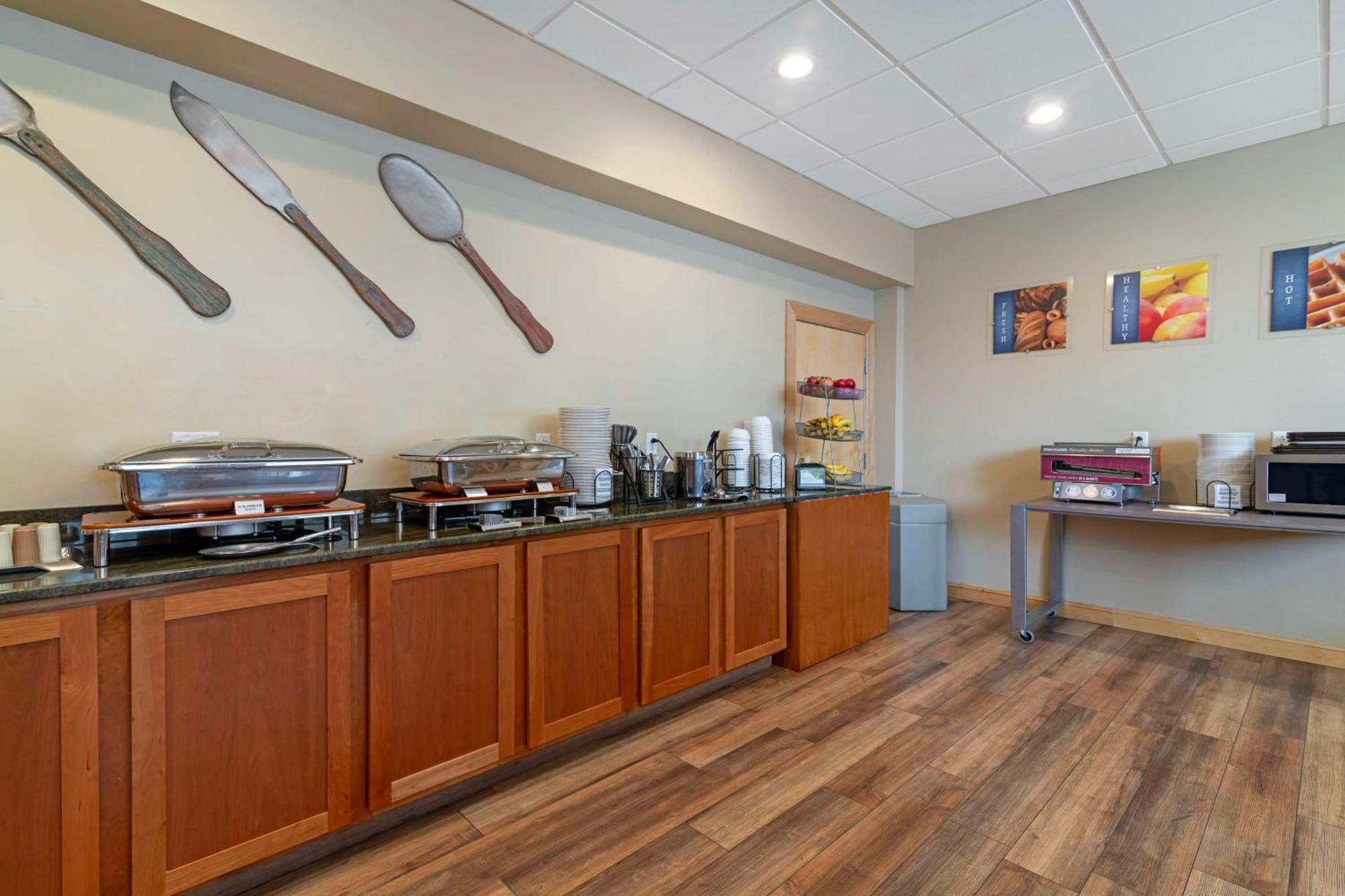 Best Western Plus Windjammer Inn & Conference Center Burlington Exterior photo
