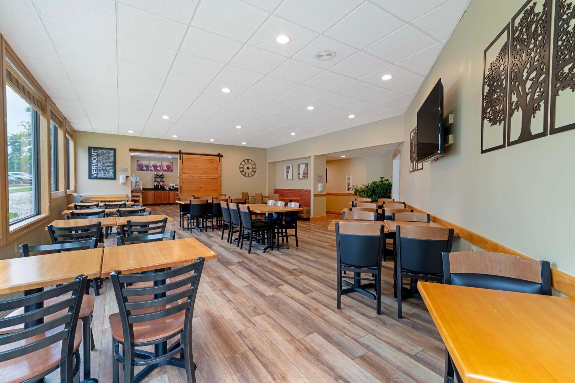 Best Western Plus Windjammer Inn & Conference Center Burlington Exterior photo