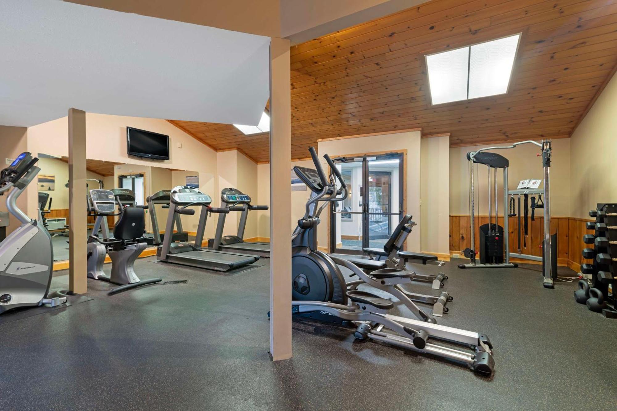 Best Western Plus Windjammer Inn & Conference Center Burlington Exterior photo