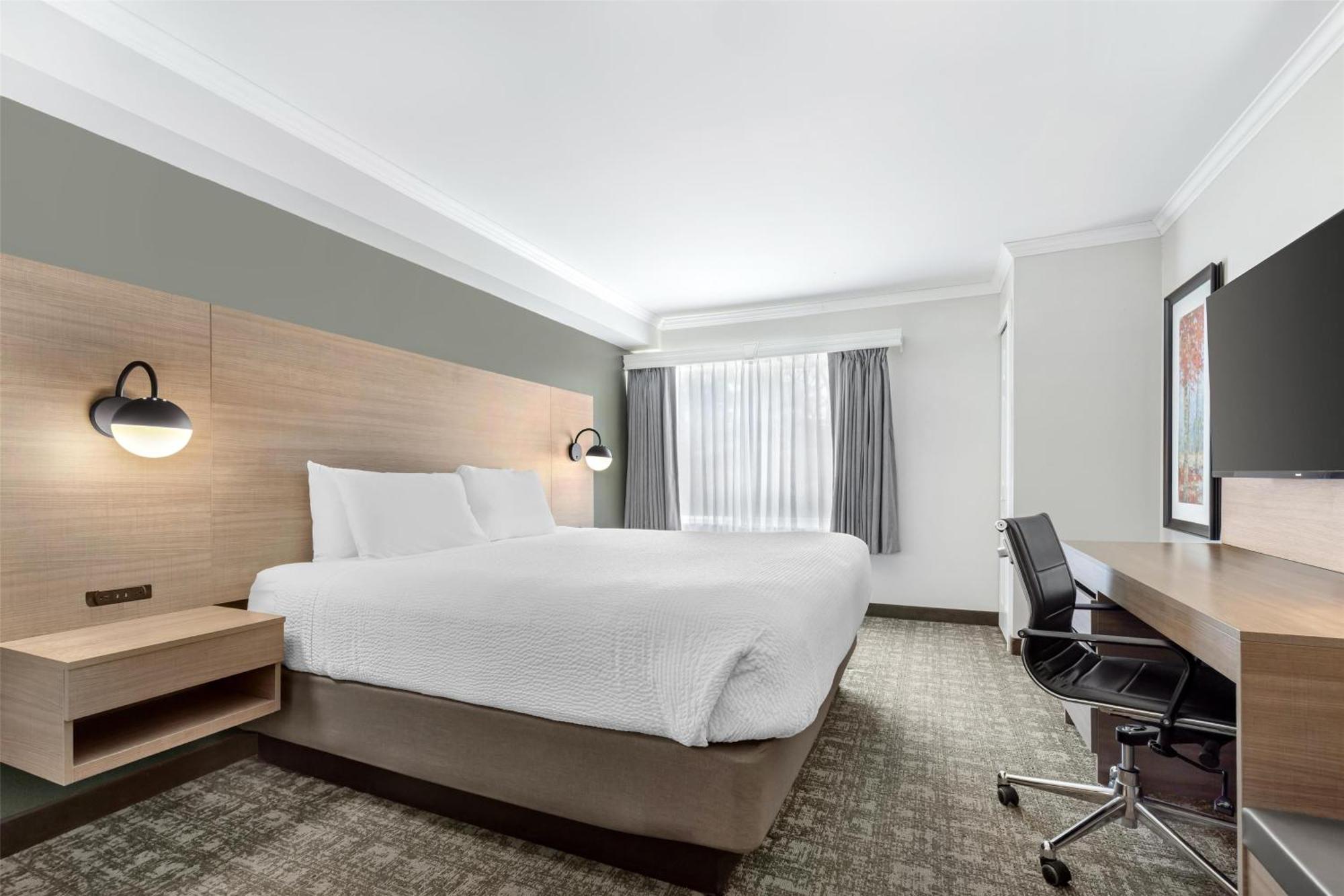 Best Western Plus Windjammer Inn & Conference Center Burlington Exterior photo