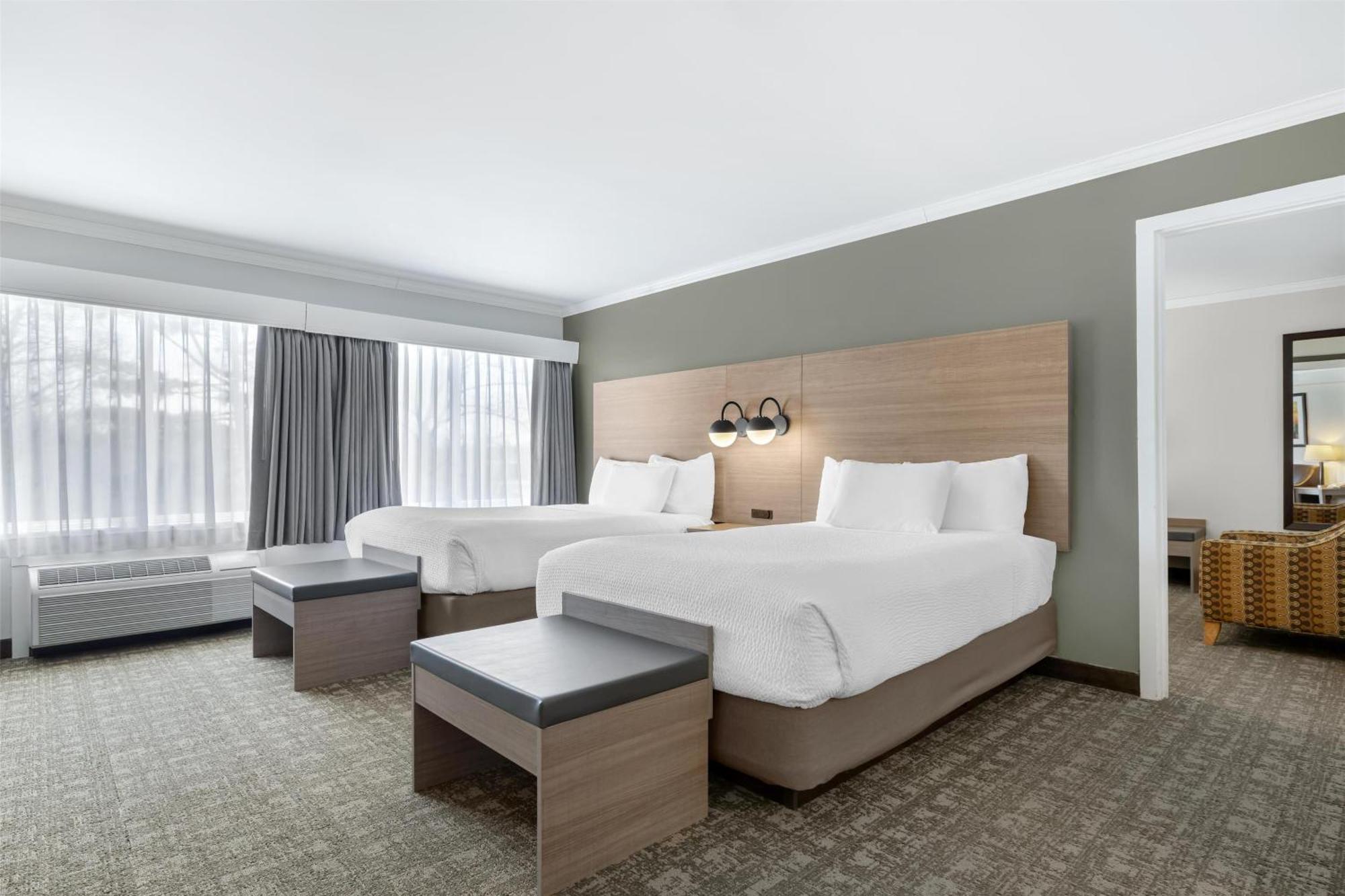 Best Western Plus Windjammer Inn & Conference Center Burlington Exterior photo