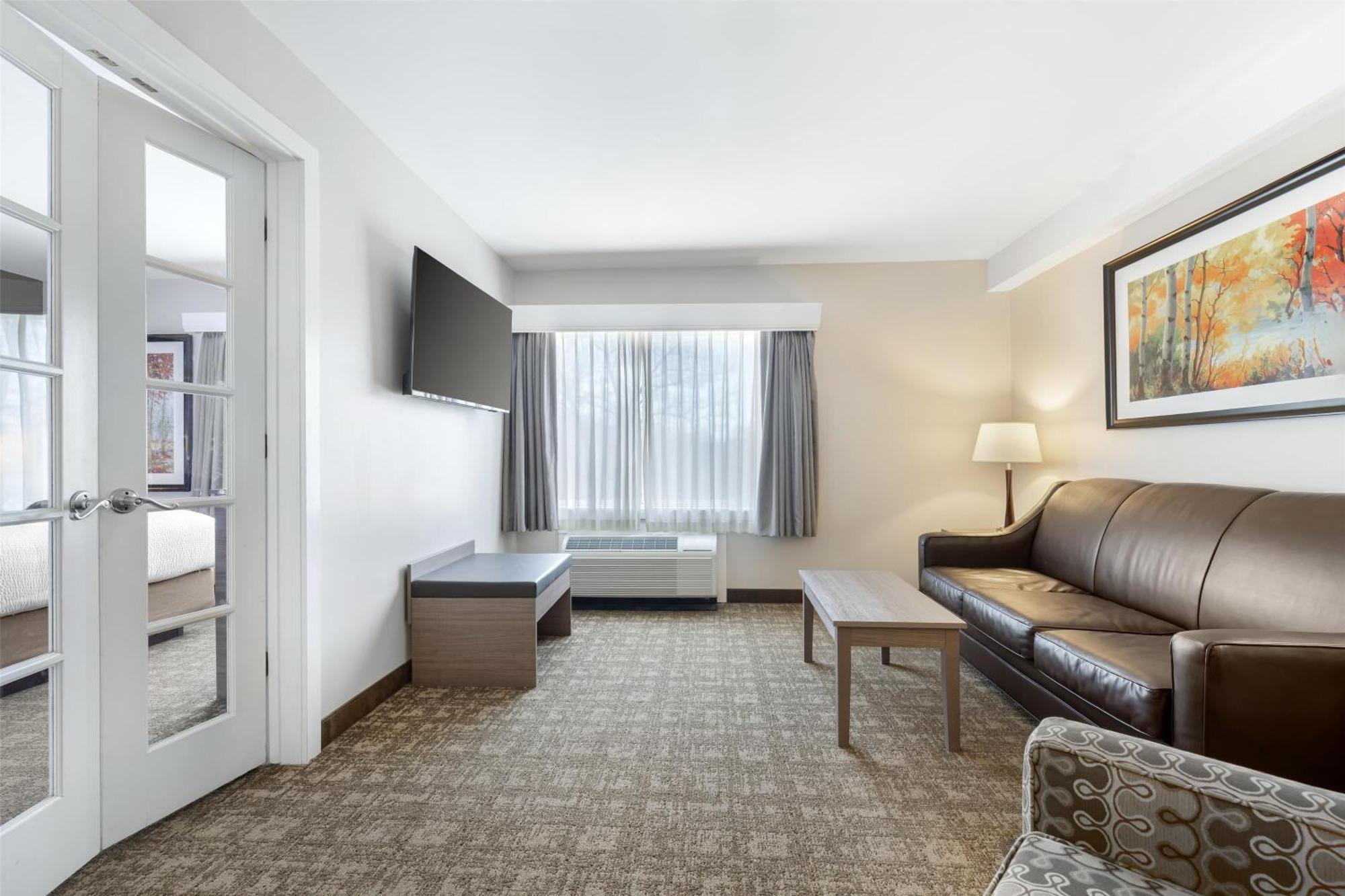 Best Western Plus Windjammer Inn & Conference Center Burlington Exterior photo